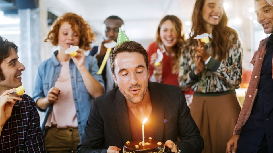 Jarig op het werk: zo vier je het