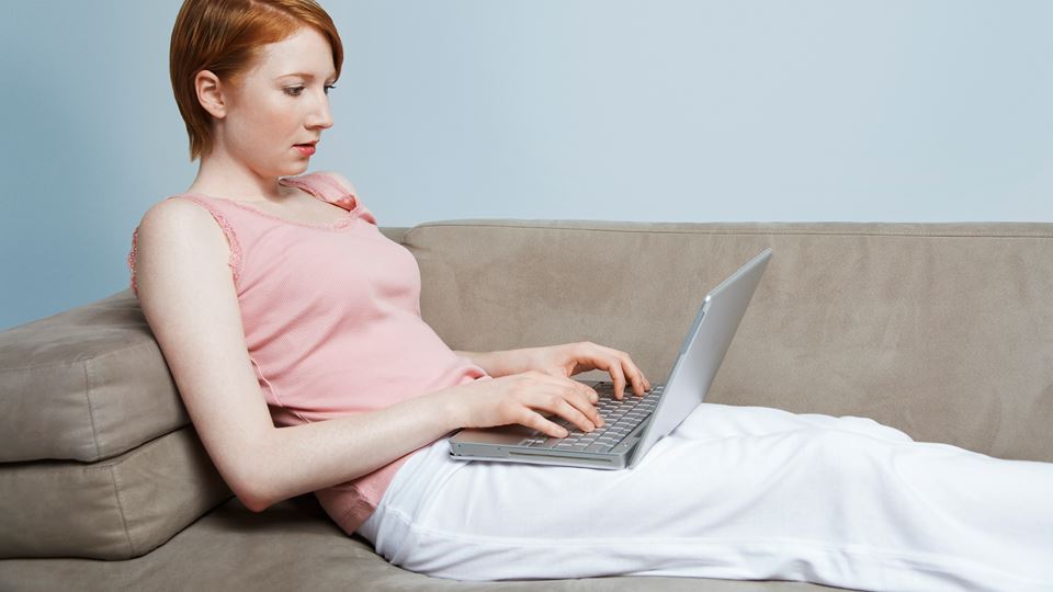 Strak in pak of huispak? De nadelen van thuiswerken in je joggingbroek