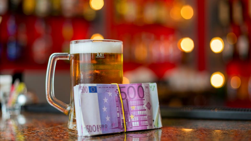 Deceptie voor Alfa: brouwerij mocht loon corona-thuisblijver niet korten