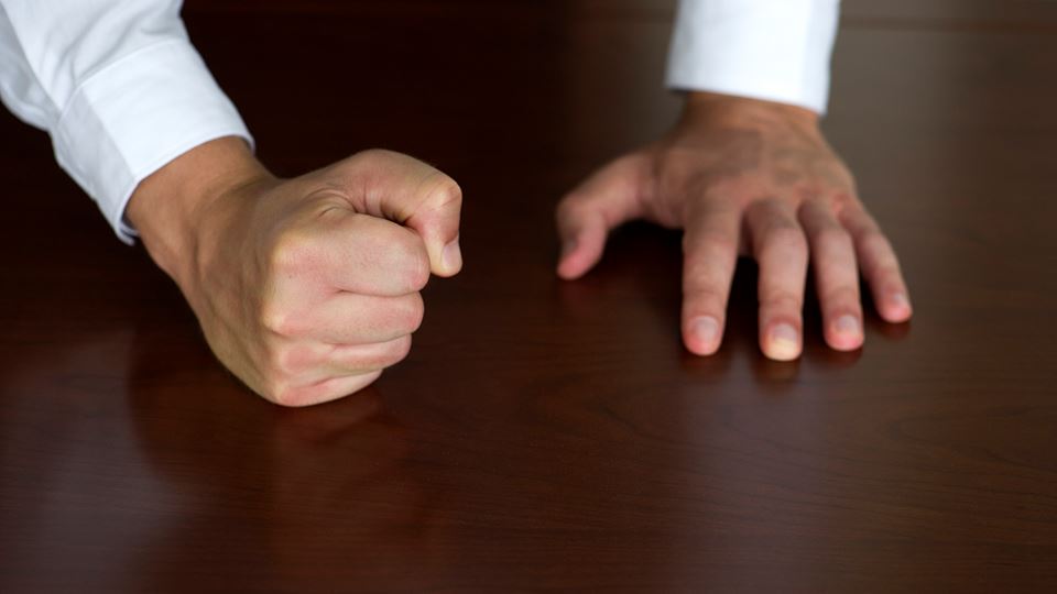 Scheldende en spugende werknemer terecht op staande voet ontslagen