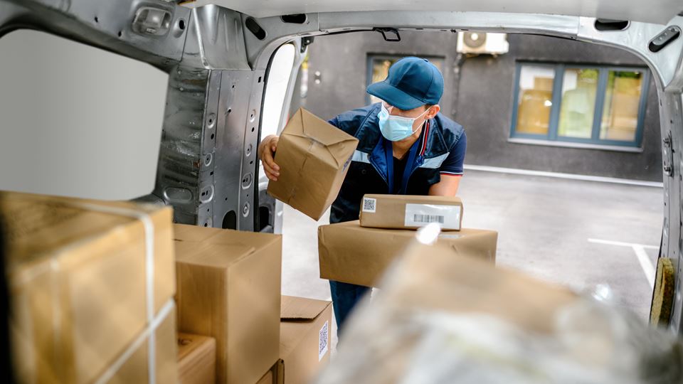 ‘Pakketbezorgers bekaf en overwerkt’