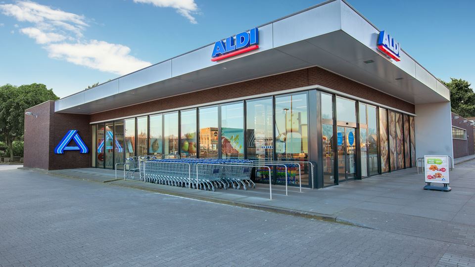Aldi moet weggepeste medewerkster uit Limburg twee ton betalen