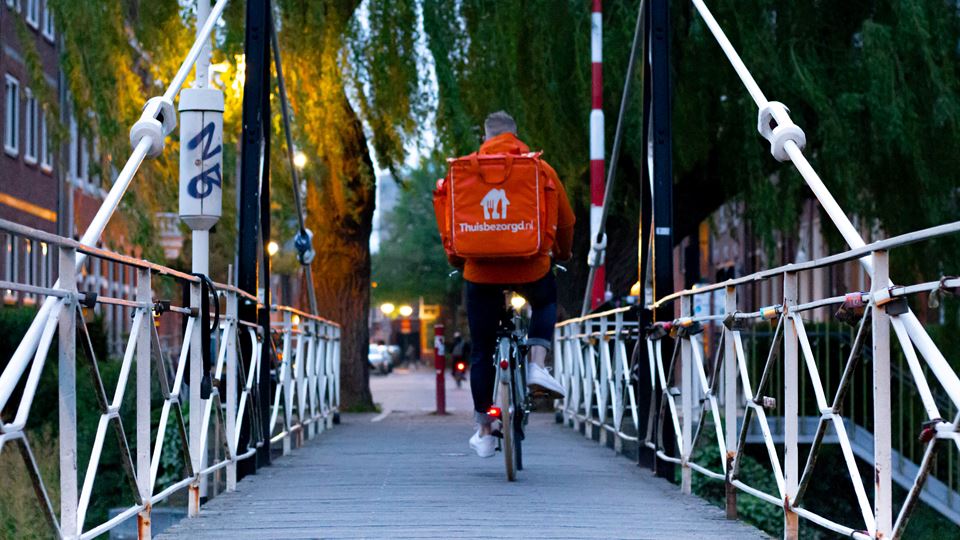 ‘Een op de drie fietsbezorgers krijgt ongeluk tijdens werk’