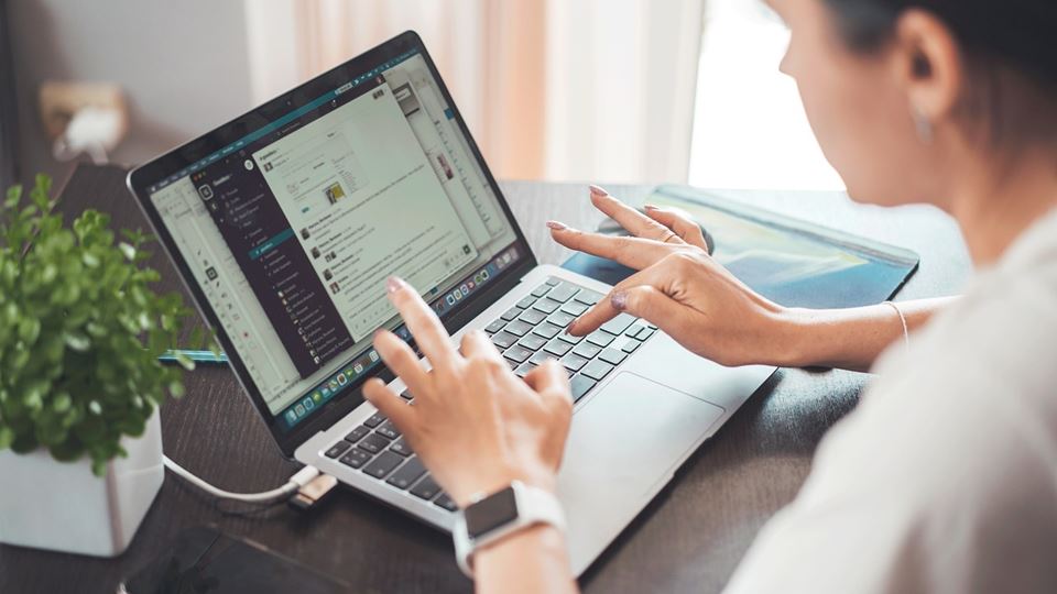 Wat zijn de verschillen tussen een maandelijks en een vierwekelijks salaris?